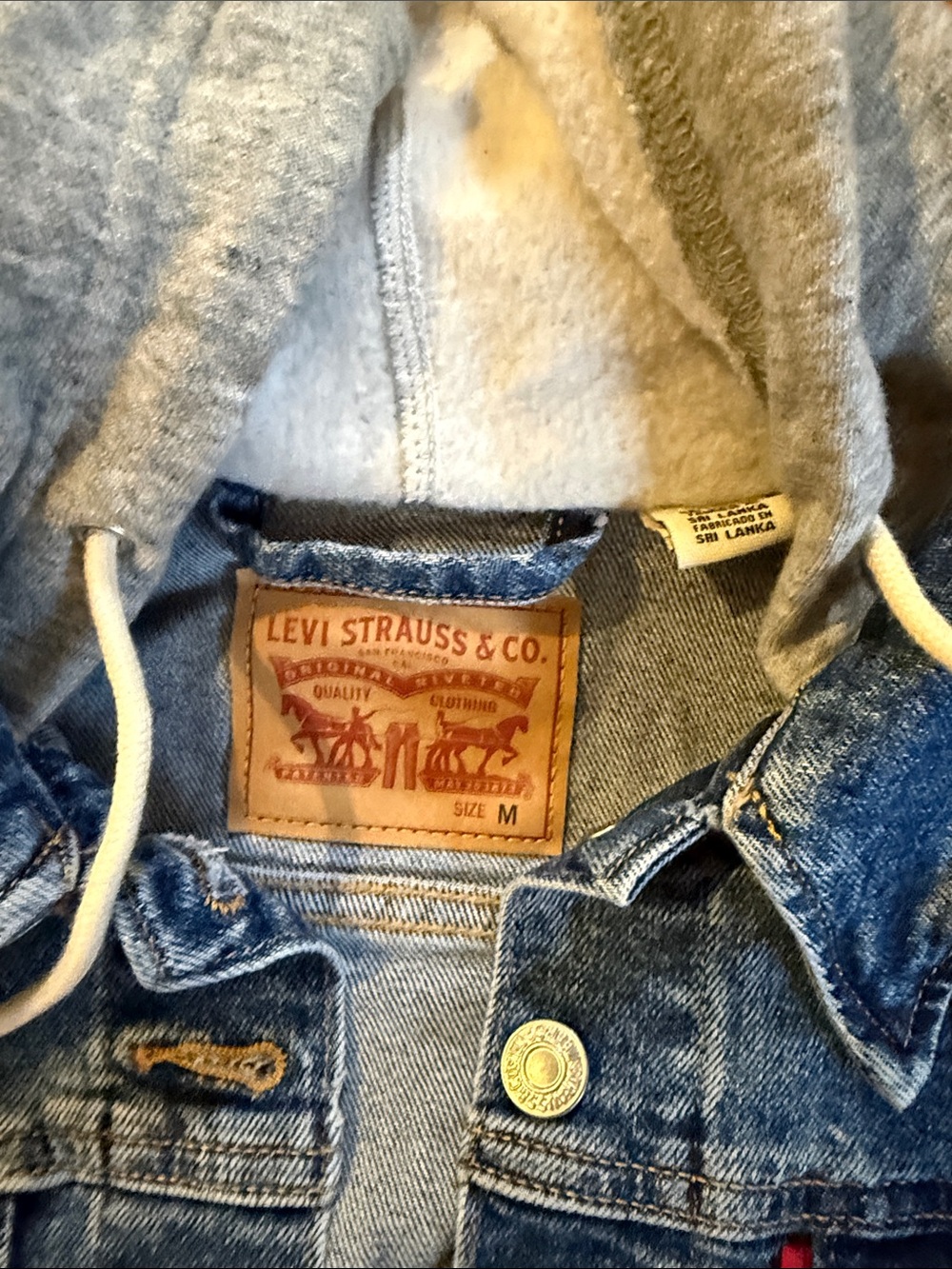 Levi's Blue Denim Jacket with Gray Hoodie Sleeves, Medium, NWOT - Picture 2 of 6